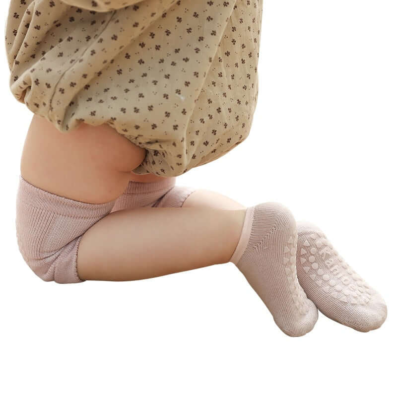Baby knee pads and anti-slip socks for crawling protection