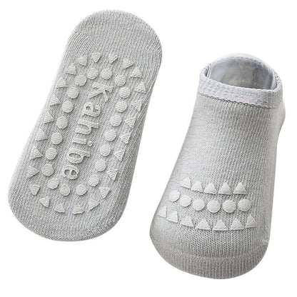 Safe crawling with baby knee pads and anti-slip socks