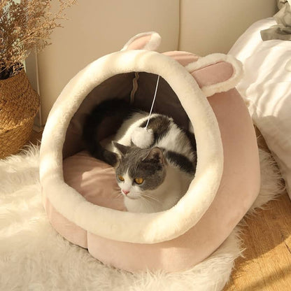 Warm basket for deep sleep in cozy cat house